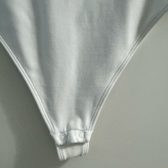 Babaton White Long Sleeve Bodysuit - Picture 5 of 7